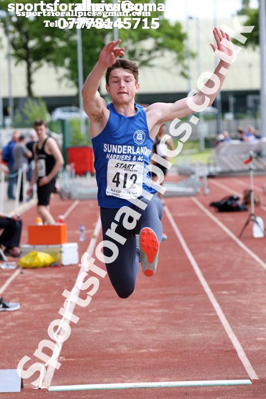 Mens under-17 long jump, North Eastern Track and Fields Champs., Middlesbrough. Photo: David T. Hewitson/Sports for All Pics